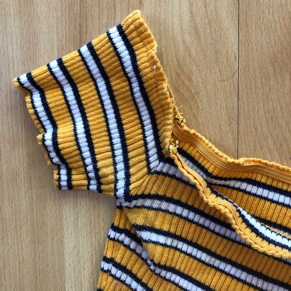 🐝🐝 Striped Crop Top Short Sleeves Square Neck Off Shoulder Yellow Black White - Picture 5 of 6